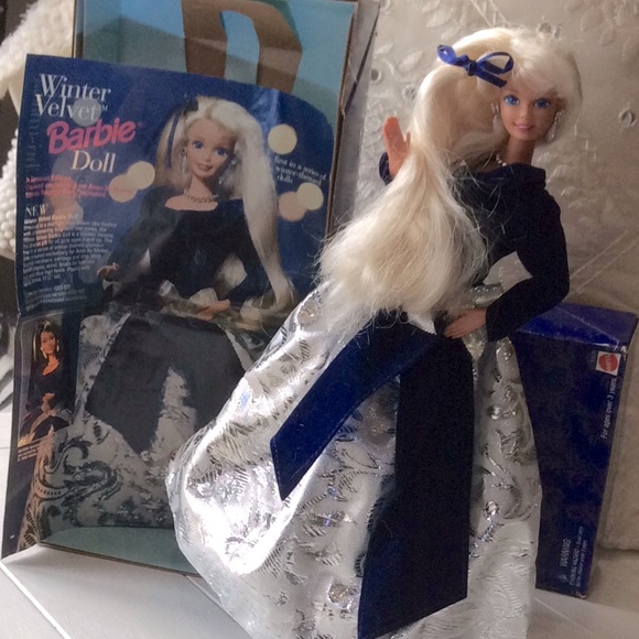 BARBIE WINTER VELVET COLLECTABLE